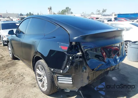 2024 Tesla Model Y Long Range Dual Motor All-Wheel Drive from USA, damaged, VIN 7SAYGDEEXRA238558